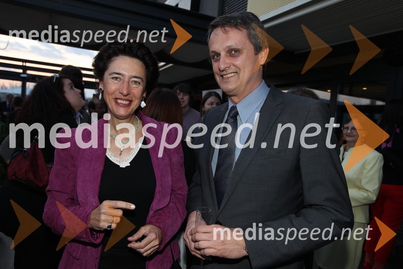 Anunciada Fernandez de Cordova, veleposlanica Kraljevine Španije v Sloveniji in Tomaž Kancler, podžupan MOMZaključna prireditev Guest Star 2011 - Izbor tujih osebnosti leta