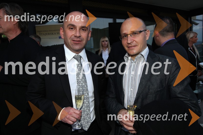 Marjan Hribar, generalni direktor Direktorata za turizem na Ministrstvu za gospodarstvo in Gregor Jeza, nekdanji predsednik uprave Casina MondZaključna prireditev Guest Star 2011 - Izbor tujih osebnosti leta