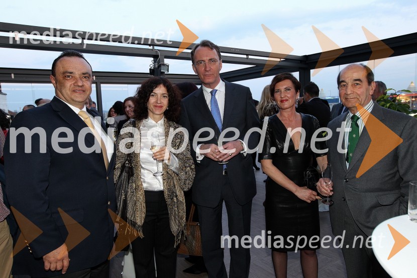 	Igor Popov, veleposlanik Makedonije v Sloveniji, soproga Maja Popova, Jos Douma, veleposlanik Nizozemske v Sloveniji, ... in ...Zaključna prireditev Guest Star 2011 - Izbor tujih osebnosti leta