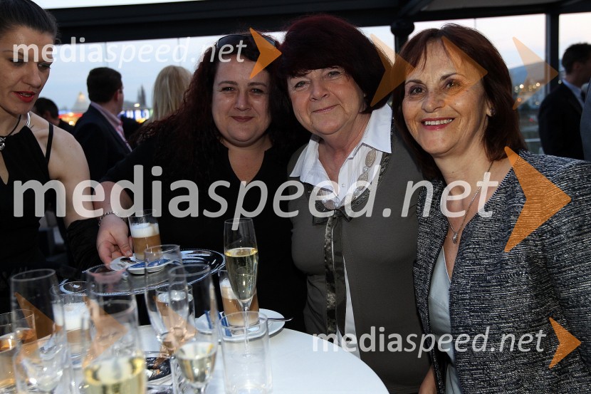 Viktorija Pirjevec; Heather Pirjevec in Andreja Kračun, predsednica dobrodelnega združenja Koraki za korakceZaključna prireditev Guest Star 2011 - Izbor tujih osebnosti leta