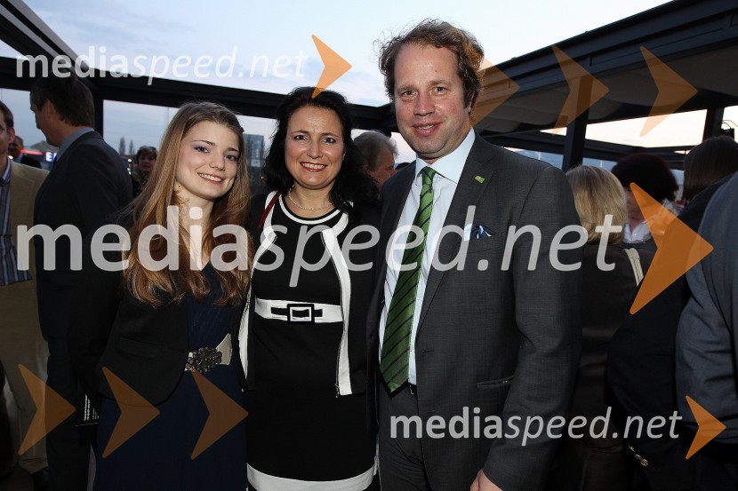 Izabela, Sanda in Aleksander KravanjaZaključna prireditev Guest Star 2011 - Izbor tujih osebnosti leta