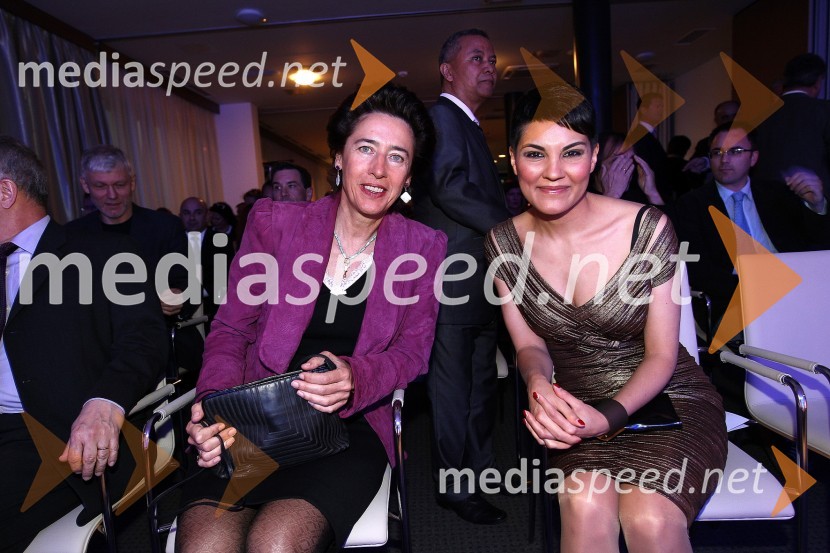 Anunciada Fernandez de Cordova, veleposlanica Kraljevine Španije v Sloveniji in Nadya Zhexembayeva, predavateljica na IEDC BledZaključna prireditev Guest Star 2011 - Izbor tujih osebnosti leta