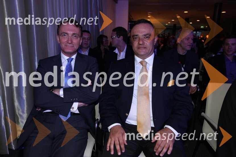 Jos Douma, veleposlanik Nizozemske v Sloveniji in Igor Popov, veleposlanik Makedonije v SlovenijiZaključna prireditev Guest Star 2011 - Izbor tujih osebnosti leta