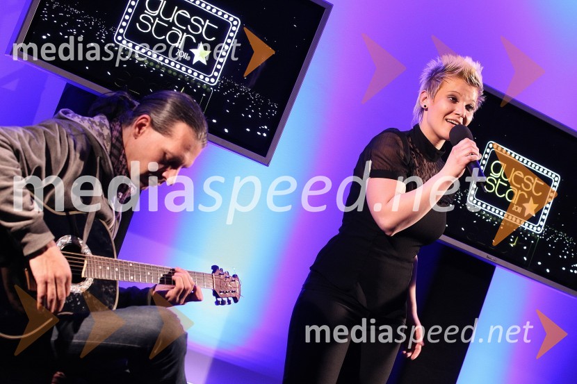 Katja Koren, pevka s kitaristomZaključna prireditev Guest Star 2011 - Izbor tujih osebnosti leta