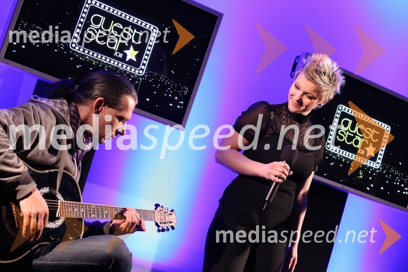 Katja Koren, pevka s kitaristomZaključna prireditev Guest Star 2011 - Izbor tujih osebnosti leta