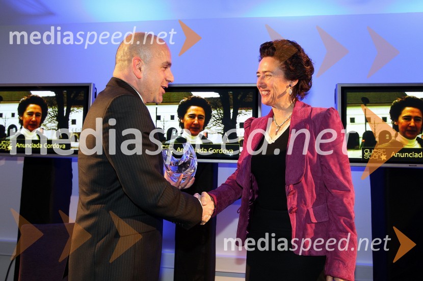 Marjan Hribar, generalni direktor Direktorata za turizem na Ministrstvu za gospodarstvo in Anunciada Fernandez de Cordova, veleposlanica Kraljevine Španije v SlovenijiZaključna prireditev Guest Star 2011 - Izbor tujih osebnosti leta