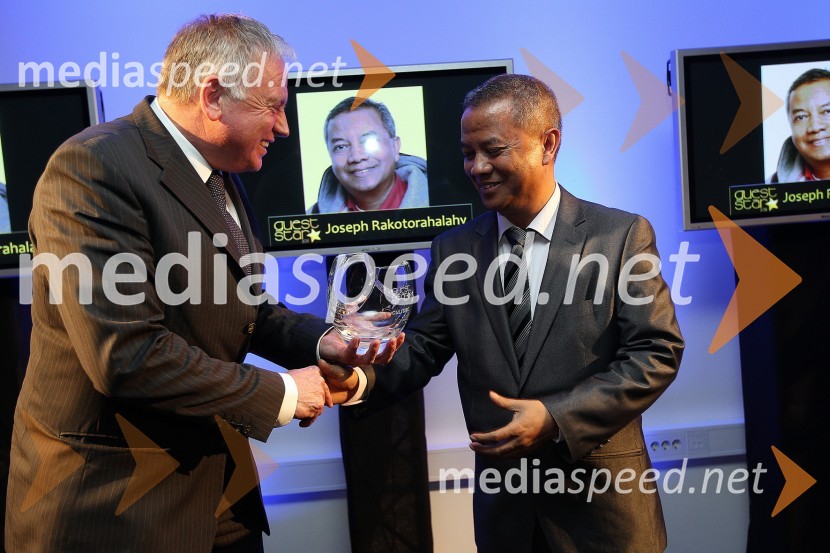 Srečko Traglec in Joseph Rakotorahalahy, glasbenik in pripovedovalec zgodbZaključna prireditev Guest Star 2011 - Izbor tujih osebnosti leta