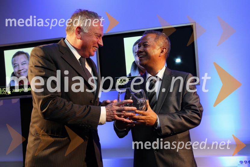 Srečko Trgalec in Joseph Rakotorahalahy, glasbenik in pripovedovalec zgodbZaključna prireditev Guest Star 2011 - Izbor tujih osebnosti leta