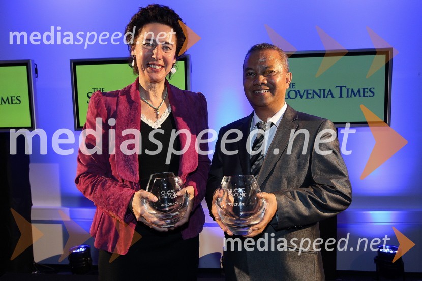 Anunciada Fernandez de Cordova, veleposlanica Kraljevine Španije v Sloveniji ter Joseph Rakotorahalahy, glasbenik in pripovedovalec zgodbZaključna prireditev Guest Star 2011 - Izbor tujih osebnosti leta