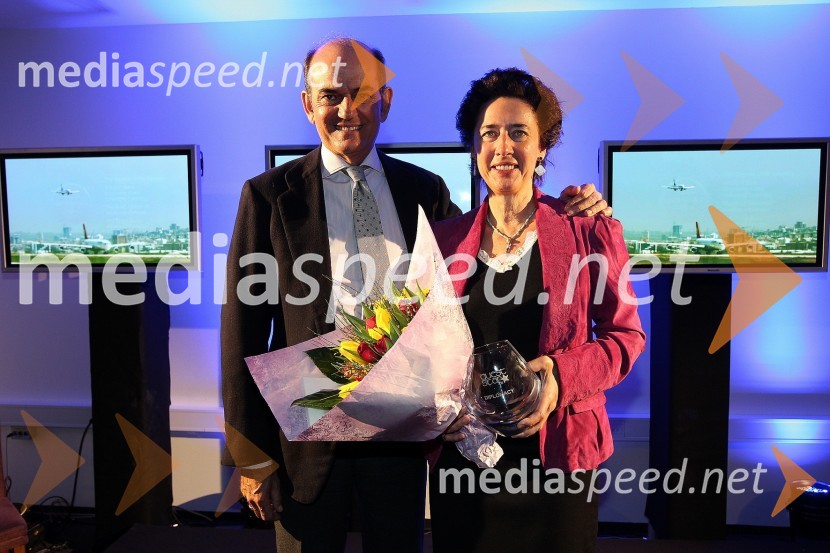 ... in Anunciada Fernandez de Cordova, veleposlanica Kraljevine Španije v SlovenijiZaključna prireditev Guest Star 2011 - Izbor tujih osebnosti leta