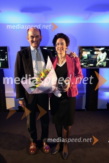 ... in Anunciada Fernandez de Cordova, veleposlanica Kraljevine Španije v SlovenijiZaključna prireditev Guest Star 2011 - Izbor tujih osebnosti leta