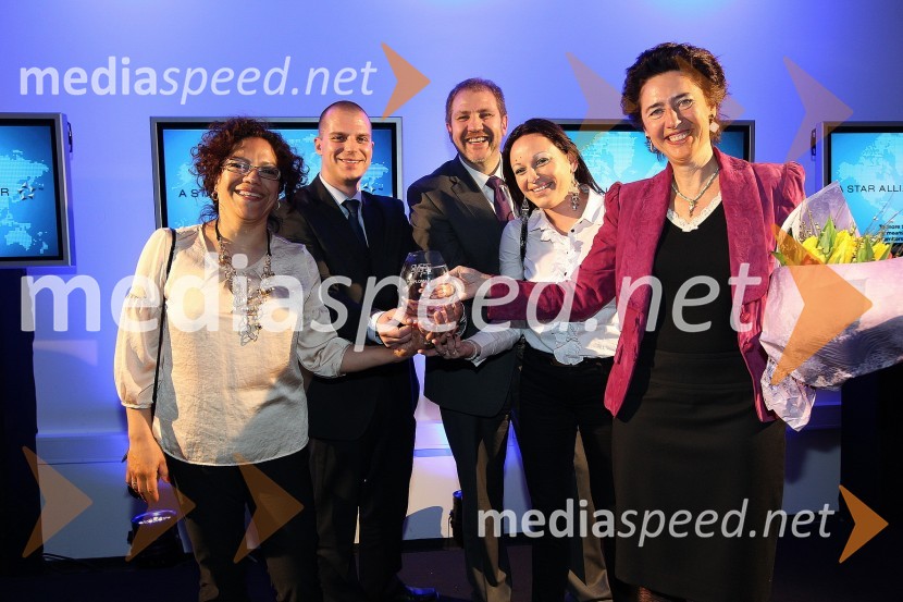 Pilar Ycaza, sodelavka Veleposlaništva Kraljevine Španije, ..., Sergi Farré Salvá, namestnik veleposlanice Kraljevine Španije v Sloveniji  , Katja Pipan, sodelavka Veleposlaništva Kraljevine Španije in Anunciada Fernandez de Cordova, veleposlanica Kraljevine Španije v SlovenijiZaključna prireditev Guest Star 2011 - Izbor tujih osebnosti leta