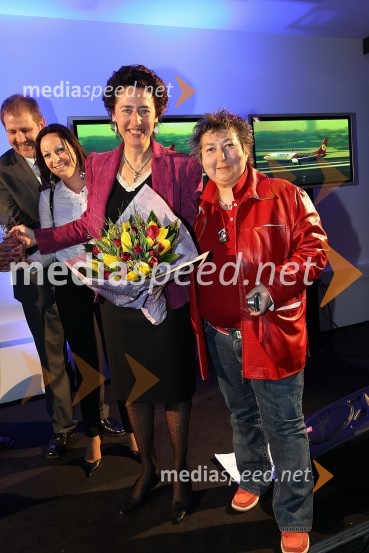 Sergi Farré Salvá, namestnik veleposlanice Kraljevine Španije v Sloveniji, Katja Pipan, sodelavka Veleposlaništva Kraljevine Španije, Anunciada Fernandez de Cordova, veleposlanica Kraljevine Španije v Sloveniji in Dragica Petrovič, režiserka in producentkaZaključna prireditev Guest Star 2011 - Izbor tujih osebnosti leta