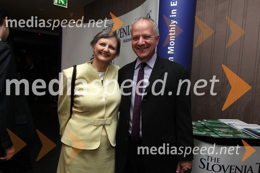 		
 			
 	 Sharon Mussomeli in soprog Joseph A. Mussomeli, veleposlanik ZDA v SlovenijiZaključna prireditev Guest Star 2011 - Izbor tujih osebnosti leta