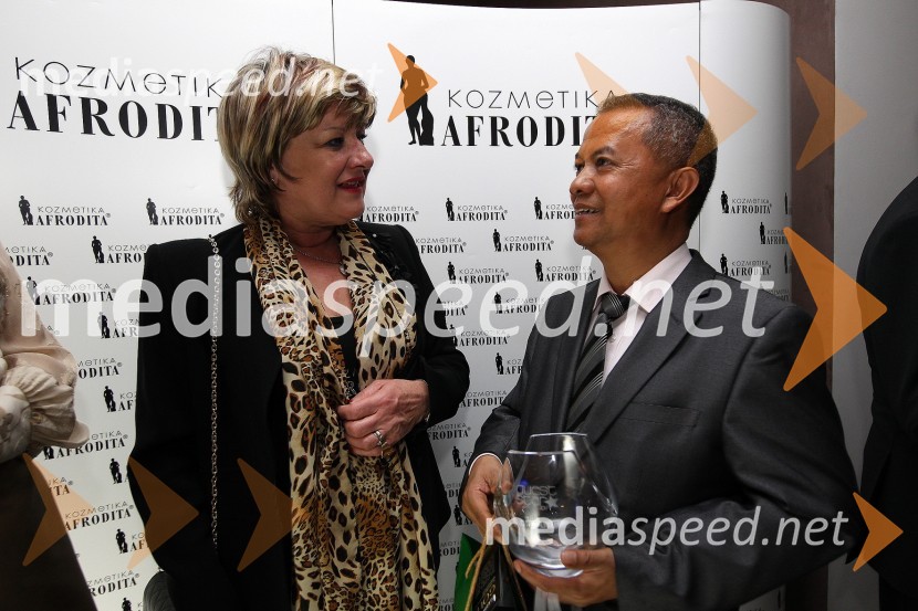 Danica Zorin Mijošek, direktorica in ustanoviteljica podjetja Kozmetika Afrodita ter Joseph Rakotorahalahy, glasbenik in pripovedovalec zgodbZaključna prireditev Guest Star 2011 - Izbor tujih osebnosti leta