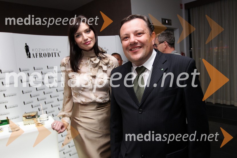 Nataša Pinoza, obraz kozmetike Afrodita in&nbsp;Božo Emeršič, predsednik uprave Grawe Zavarovalnice d.d.Zaključna prireditev Guest Star 2011 - Izbor tujih osebnosti leta