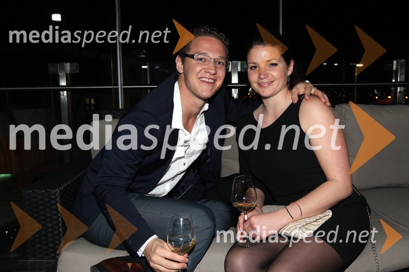 John Hughes, hokejist HDD Tilia Olimpija in dekle Tjaša ČerneZaključna prireditev Guest Star 2011 - Izbor tujih osebnosti leta