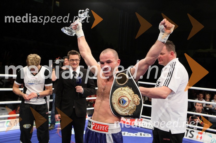 Dejan Zavec, interkontinentalni prvak velterske kategorije po različici WBODejan Zavec vs. Bethuel Uushona, dvoboj za naslov interkontinentalnega prvaka velterske kategorije po različici WBO