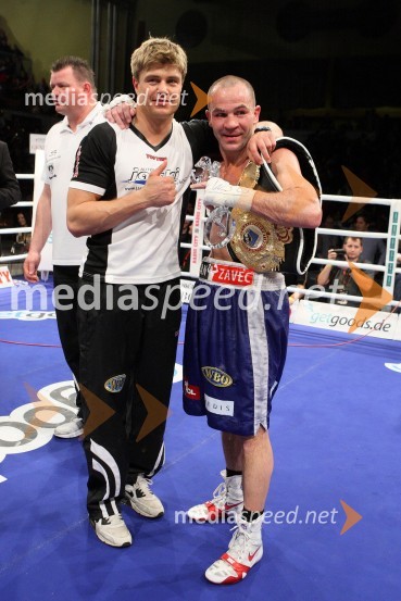Dirk Dzemski, trener in Dejan Zavec, interkontinentalni prvak velterske kategorije po različici WBODejan Zavec vs. Bethuel Uushona, dvoboj za naslov interkontinentalnega prvaka velterske kategorije po različici WBO
