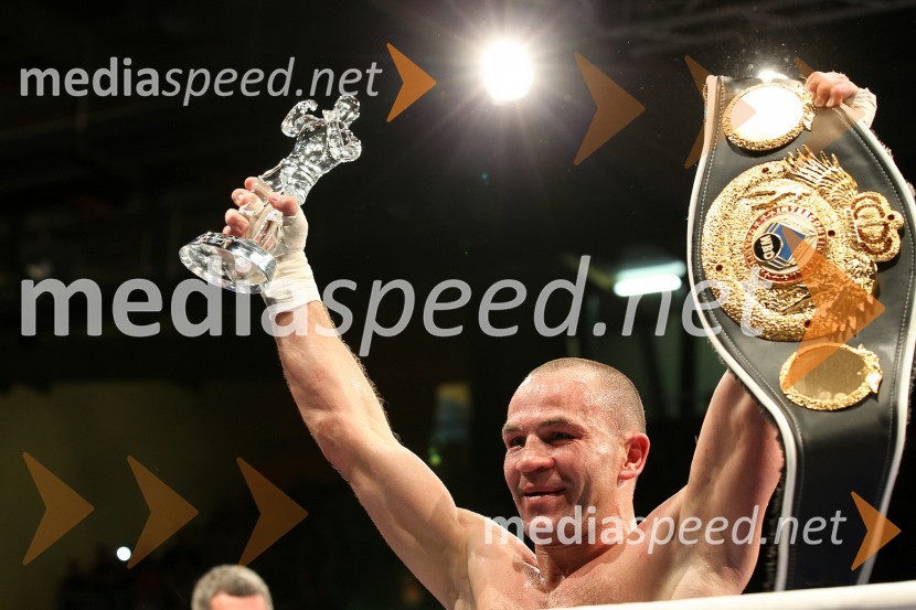 Dejan Zavec, interkontinentalni prvak velterske kategorije po različici WBODejan Zavec vs. Bethuel Uushona, dvoboj za naslov interkontinentalnega prvaka velterske kategorije po različici WBO