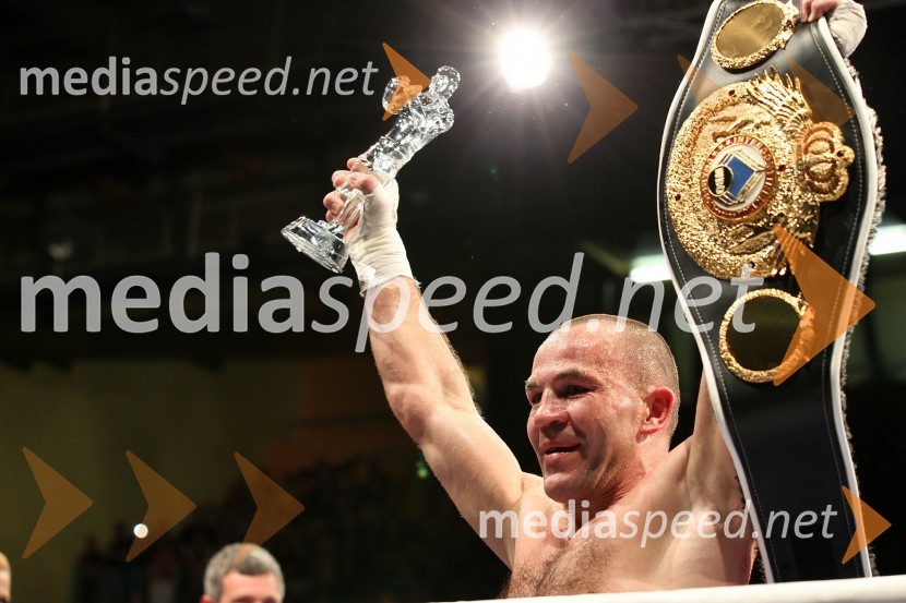 Dejan Zavec, interkontinentalni prvak velterske kategorije po različici WBODejan Zavec vs. Bethuel Uushona, dvoboj za naslov interkontinentalnega prvaka velterske kategorije po različici WBO