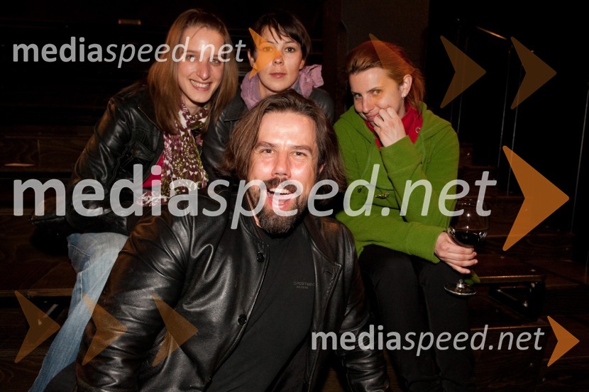 Asja Kahrimanović, igralka, 	Ajda Toman, igralka, Urška Boljkovac, fotografinja in Danijel Malalan, igralecKurba, predpremiera predstave