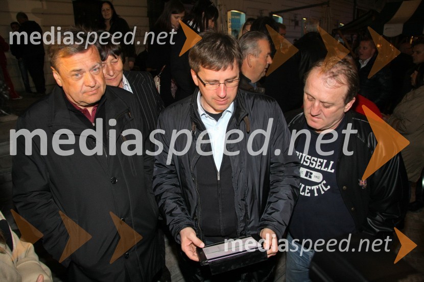 	Zoran Janković, župan Mestne občine Ljubljana, Jani Möderndorfer, poslanec stranke Pozitivna Slovenija in ...Zoran Janković je znova postal župan Ljubljane