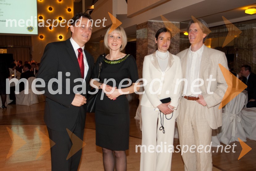 Anton Petrič, Director, CISCO SYSTEMS, Podružnica Ljubljana, Edita Krajnovič, Mediade , 	Jana in soprog Robert Pistotnik, član uprave Sintal koncernDobrodelni dogodek Lions kluba Viva