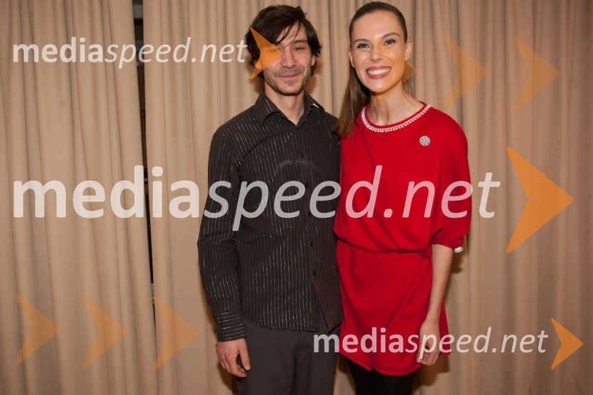 Dušan Tomić, stand up komik in Ula Furlan, voditeljicaDobrodelni dogodek Lions kluba Viva