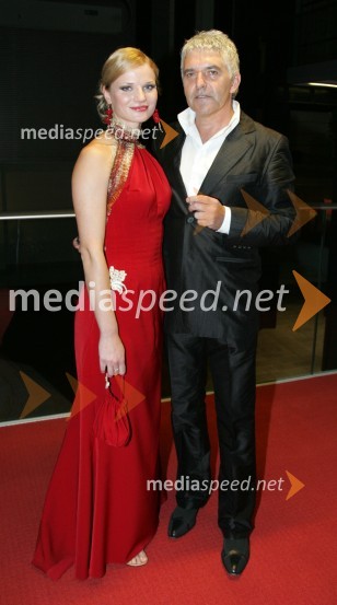 Eva Moškon, pevka in Peter Thaler, modni oblikovalec ter lastnik lastnik blagovne znamke EgoistFemme fatal 2006, izbor revije Eva