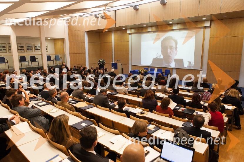 Dr. Žiga Turk, minister za izobraževanje, znanost, kulturo in šport ter udeleženci konferenceKultura kakovosti in prepoznavnost slovenskih univerz, Slovenska rektorska konferenca