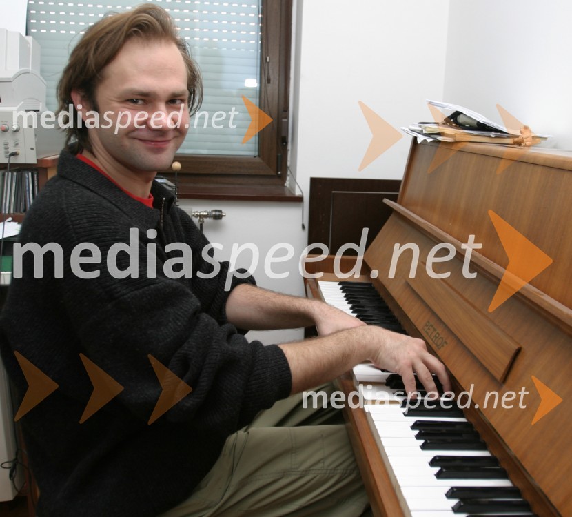 Igralec in glasbenik Jure IvanušičJure Ivanušič