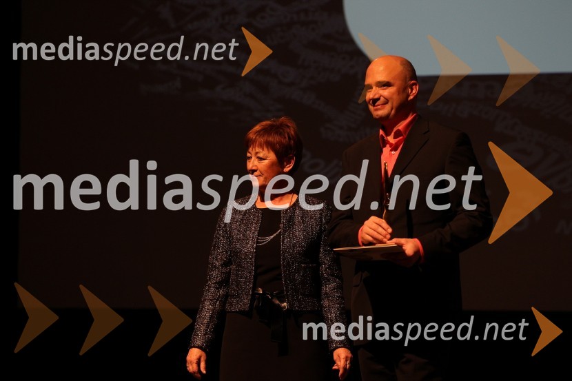 Milena Štular, predsednica Upravnega odbora SOZ, in Tom Rudolf, direktor strateškega marketinga, AmisSOF - Slovenski oglaševalski festival, podelitev priznanj in zaključna zabava