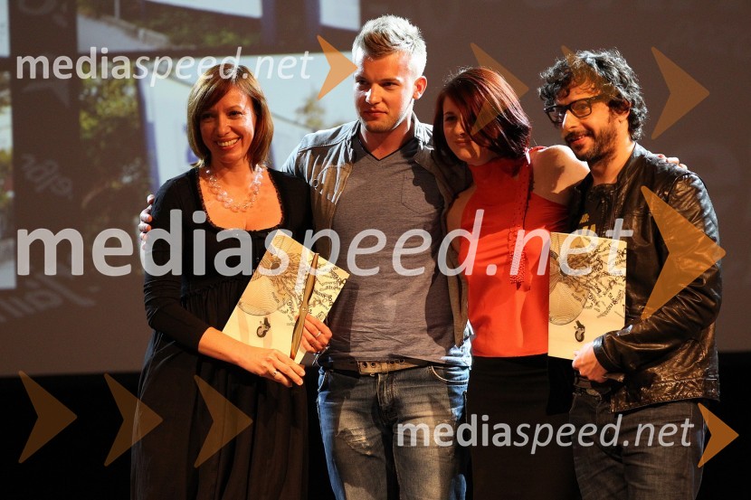 Ladeja Godina Košir, direktorica marketinga družbe Delo d.d., Martin Stariha, vodja projektov LUNA\TBWA, Estera Lah Poljak, marketing Delo d.d. in Jure Sotler, art direktor LUNA\TBWASOF - Slovenski oglaševalski festival, podelitev priznanj in zaključna zabava