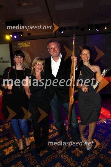 Katja Petrin Dornik, kreativna direktorica LUNA\TBWA, Špela Levičnik oblak, direktorica LUNA\TBWA, Janez Rakušček, izvršni kreativni direktor LUNA\TBWA in Dali Bungič, direktorica poslovno strateškega oddelka LUNA\TBWASOF - Slovenski oglaševalski festival, podelitev priznanj in zaključna zabava