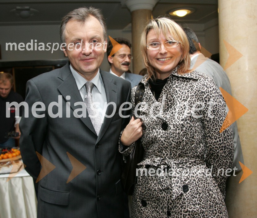 Anton Guzej, generalni direktor RTV Slovenija  in Nataša Bolčina Žgavec, televizijska voditeljicaPodelitev Ježkove nagrade 2006