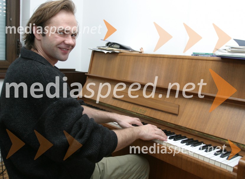 Igralec in glasbenik Jure IvanušičJure Ivanušič