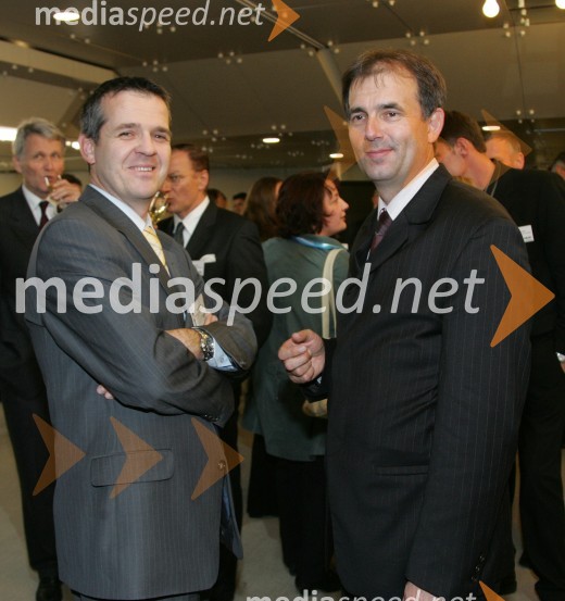 Uroš Skuhala, izvršilni direktor marketinga Zavarovalnice Maribor in Stanislav Vojsk, predsednik uprave Elektro MariborGazela 2006, finale