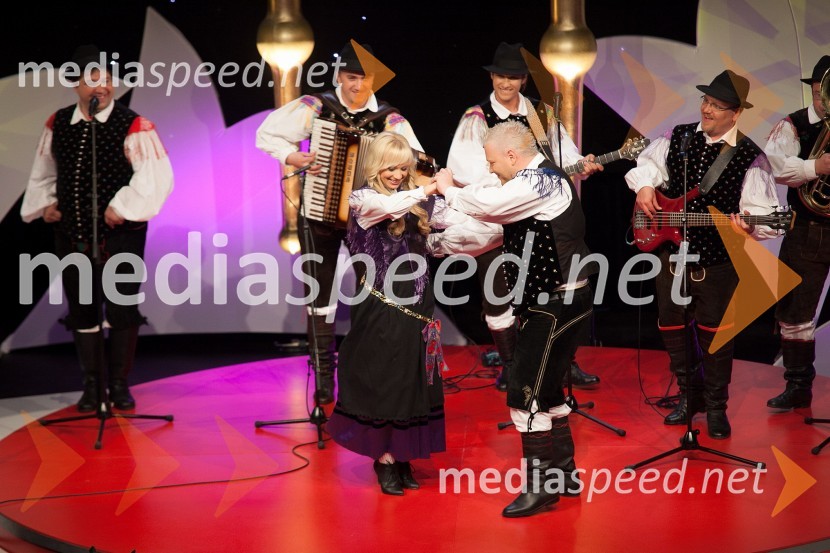 Skater in Show band klobukFestival polka in valček 2012