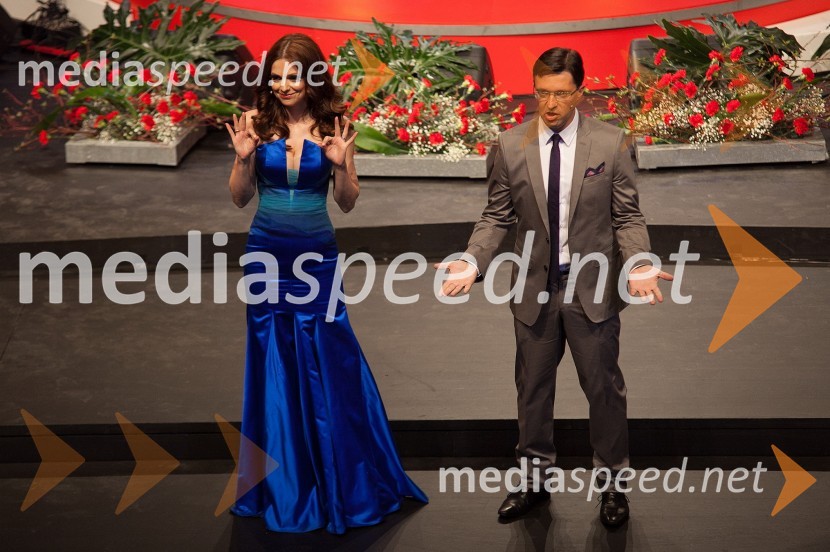 Natalija Verboten in Andrej Hofer, voditeljaFestival polka in valček 2012