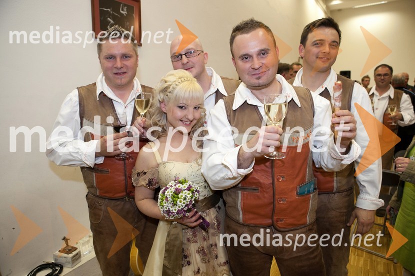 Člani ansambla Pajdaši in Danijela Pečnik, članica ansambla Vitezi celjskiFestival polka in valček 2012