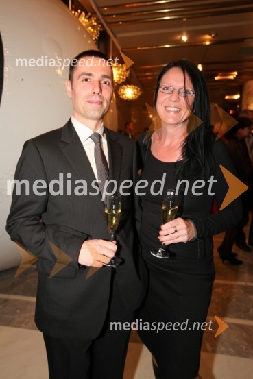 Matjaž Dolamič in Aleksandra KohekPrenos opere Traviata iz Metropolitanske opere v New Yorku