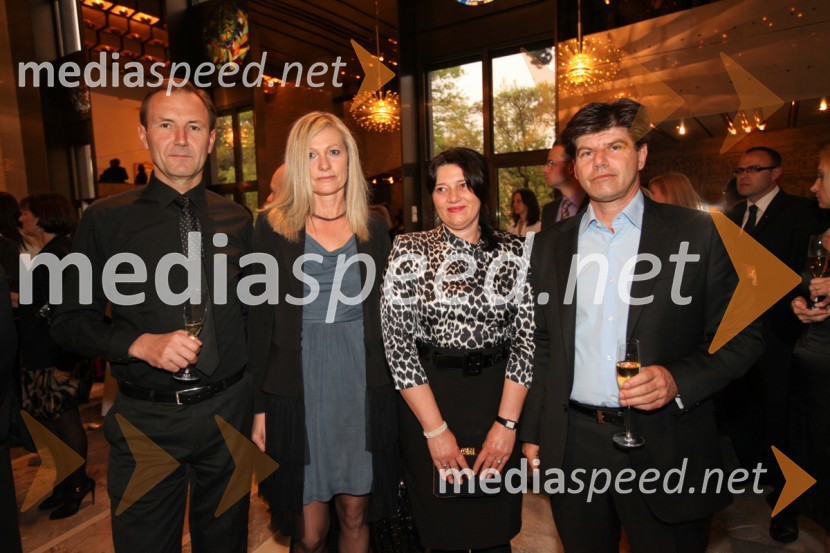 ..., ..., ... in Daniel Planinšek, odvetnikPrenos opere Traviata iz Metropolitanske opere v New Yorku