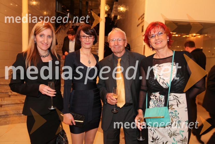 Vida Dolenc Pogačnik, Ameriška gospodarska zbornica (AmCham), Andreja Iljaš, direktorica Hiše idej, Peter Kamien ter Darinka Pavlič Kamien, vodja službe za odnose z javnostmi pri Telekomu SlovenijaPrenos opere Traviata iz Metropolitanske opere v New Yorku