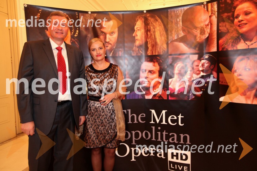 Prof. dr. Drago Sever in njegova soproga Ingrid SeverPrenos opere Traviata iz Metropolitanske opere v New Yorku
