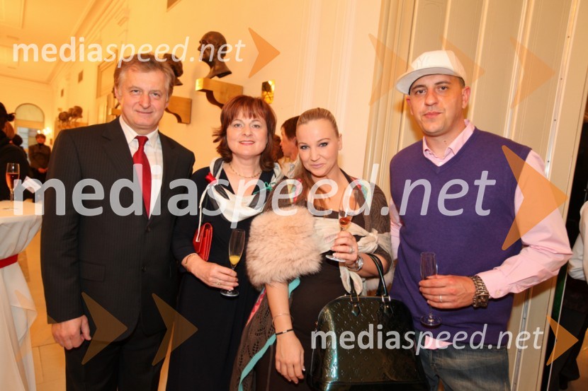 ..., ..., Nika Marolt, organizatorka zabavnega programa v igralniško-zabaviščnem centru Mond in 6pack Čukur, raperPrenos opere Traviata iz Metropolitanske opere v New Yorku