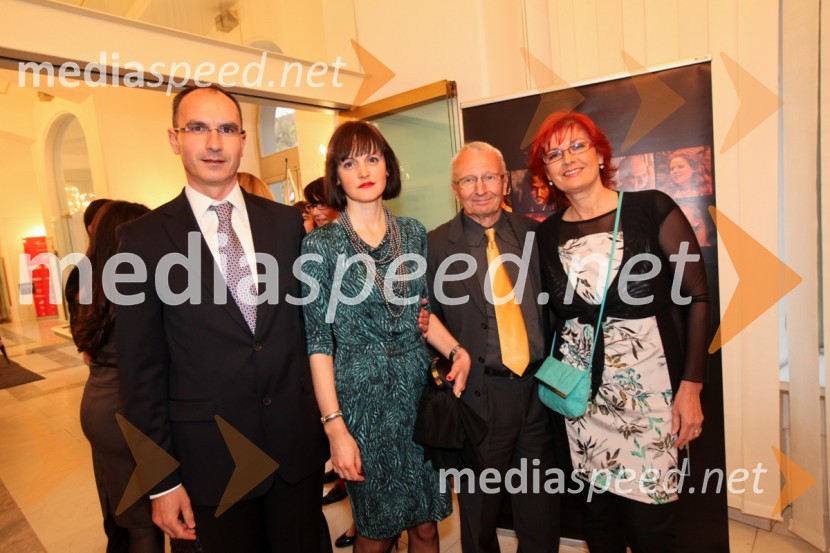 Marko Boštjančič, član uprave Telekom Slovenije, ..., Peter Kamien ter Darinka Pavlič Kamien, vodja službe za odnose z javnostmi pri Telekomu SlovenijaPrenos opere Traviata iz Metropolitanske opere v New Yorku