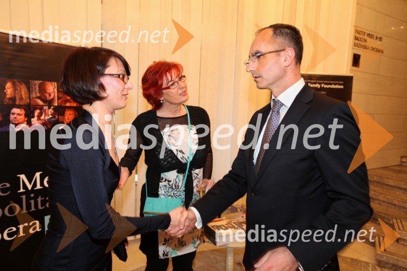 Andreja Iljaš, direktorica Hiše idej, Darinka Pavlič Kamien, vodja službe za odnose z javnostmi pri Telekomu Slovenija in Marko Boštjančič, član uprave Telekom SlovenijePrenos opere Traviata iz Metropolitanske opere v New Yorku