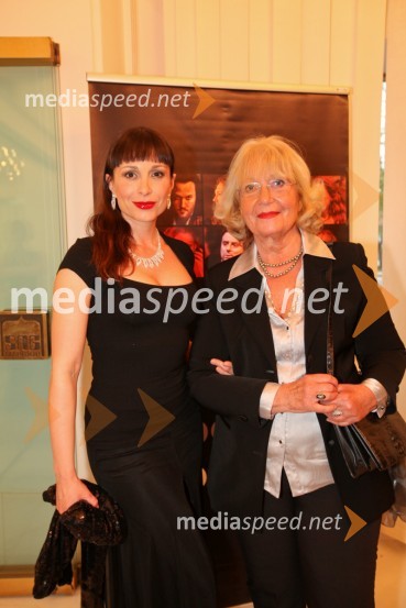 Tina Gorenjak, igralka in njena mamaPrenos opere Traviata iz Metropolitanske opere v New Yorku