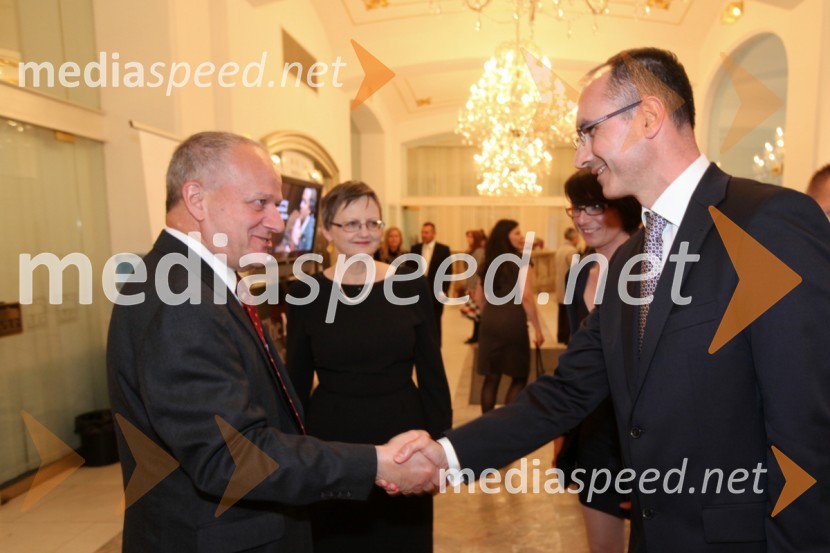 Joseph Adamo Mussomeli, veleposlanik Združenih držav Amerike v Sloveniji in 	Marko Boštjančič, član uprave Telekom SlovenijePrenos opere Traviata iz Metropolitanske opere v New Yorku